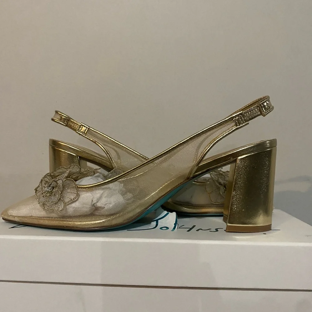 Betsey Johnson Women's Petra Flower Applique Slingback Pumps - Picture 5 of 11